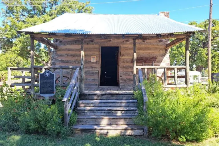 Photo of the Jopling-Melear Cabin at Knapp Heritage Park.