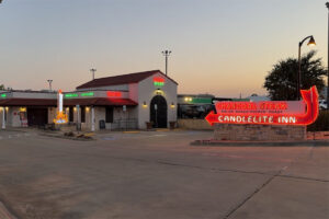 Exterior view of Candlelite Inn Restaurant in Arlington at dusk.